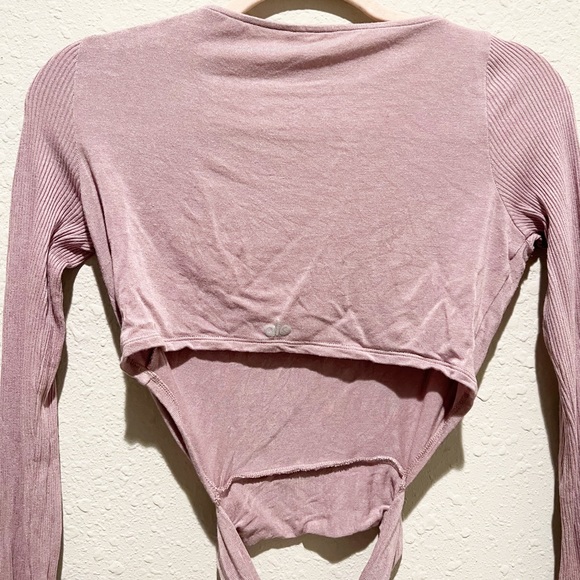 Alo Yoga Barre Long Sleeve Tie-Waist Crop Top Mauve Pink Dusted Plum Medium M - Picture 5 of 8